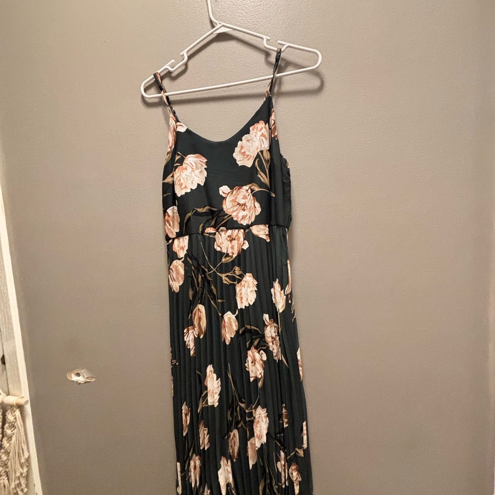 Floral Sleeveless Pleated Maxi Dress